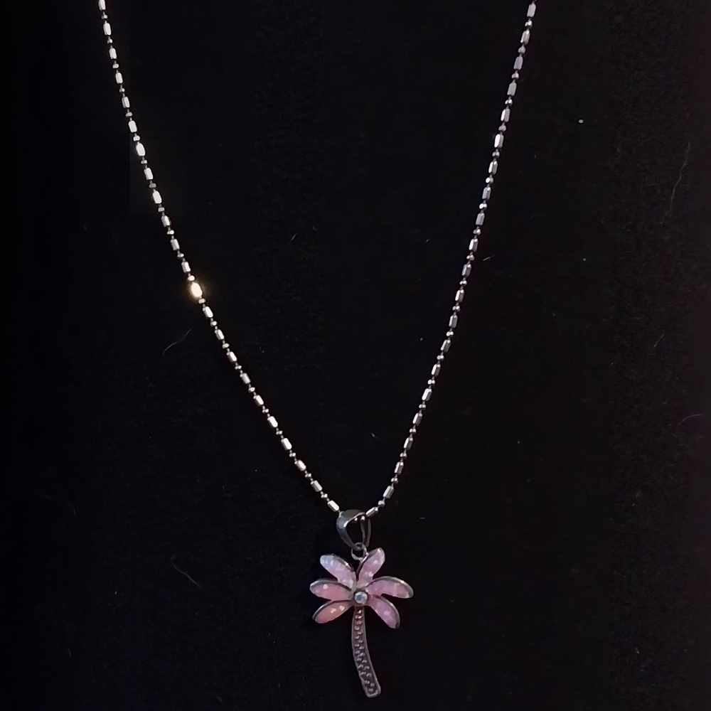 Elegant Pink Flower Pendant Necklace